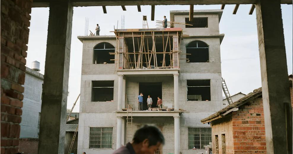 Bán nhà cổ được 32 tỷ đồng, cha mẹ chia hết cho anh và em trai, tôi chỉ được 371 triệu nhưng 3 tháng sau nhận 1 cuộc gọi mà cả đời không thể quên