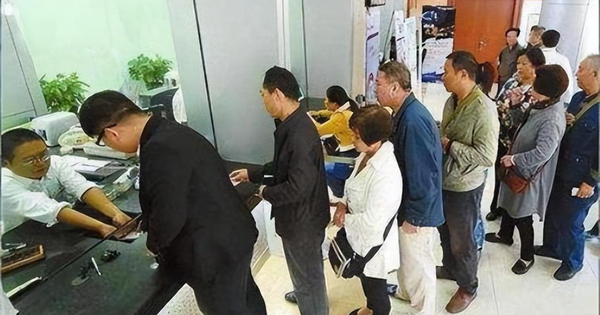 Cả làng mang 103 tỷ đồng tiền đền bù đất đi gửi tiết kiệm, chưa đầy 1 ngày tiền đã bị chuyển đi, ngân hàng khẳng định: "Lỗi không phải của chúng tôi"