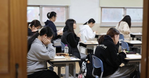 Đề thi đại học môn tiếng Anh ở Hàn Quốc gây sốc khi giáo sư Mỹ và AI đều bó tay