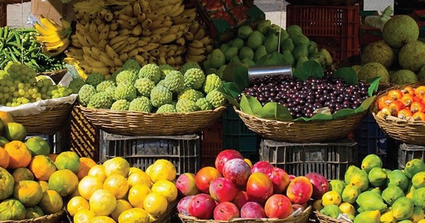 Cảnh báo 4 loại trái cây dễ bị phun thuốc trừ sâu, đi chợ bạn đừng mua vội vàng