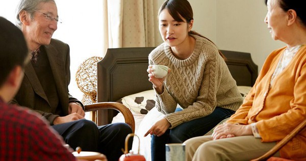 Nghỉ hưu 11 năm, lương hưu 33 triệu/tháng mà bố mẹ tôi chỉ còn 296 triệu tiết kiệm - tôi mất ngủ 3 đêm khi mở sổ ngân hàng