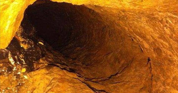 Phát hiện 1 mỏ vàng hơn 400 năm tuổi, trữ lượng hàng trăm tấn khi dùng mìn phá núi mở đường, có thân quặng trị giá hơn 4.400 tỷ đồng