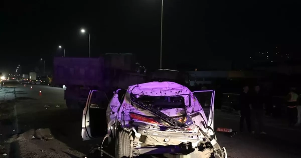 Hà Nội: Tai nạn liên hoàn giữa 5 ô tô, hai người bị thương