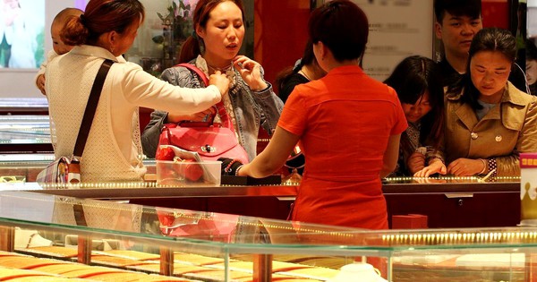 Chi 120 triệu đồng mua 26 chỉ vàng tiết kiệm, 10 năm sau người phụ nữ đến rút thì nhận thông báo: “Không thể lấy lại vì tiệm vàng đã đổi chủ”