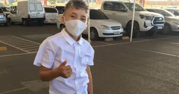 Cậu bé 11 tuổi bất ngờ mua nhà sau khi bị cảnh sát 'bắt đồ'