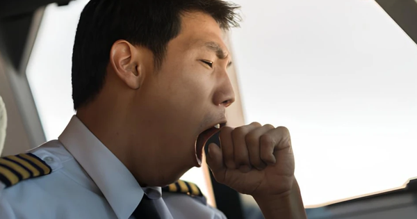 Phi công “ngủ gật” khi đang bay, chuyên gia khẳng định: Chuyện quá bình thường