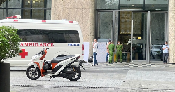 Phát hiện 1 thi thể để trong túi tại tòa nhà ở TPHCM