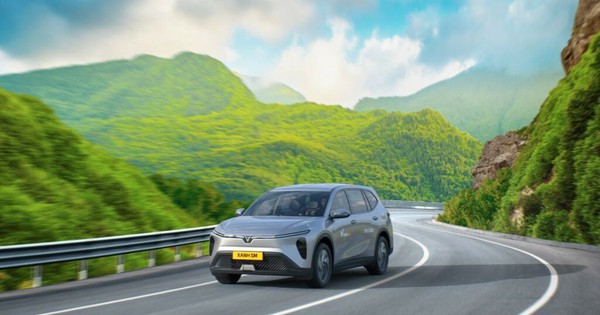 Xanh SM của tỷ phú Phạm Nhật Vượng bắt đầu triển khai dịch vụ xe ghép 7 chỗ liên tỉnh bằng Limo Green, chạy từ 4h sáng, tần suất 60 phút/chuyến