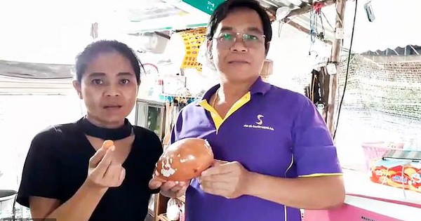 Đang ăn ốc luộc, người đàn ông bỗng nhiên đổi đời vì cắn trúng kho báu 8 tỷ ngay trong miệng