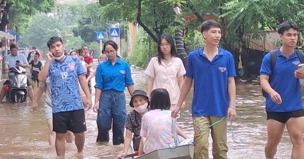 Nhiều đại học giảm học phí, cấp học bổng hỗ trợ sinh viên vùng bão lũ