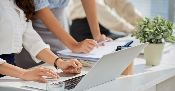 Sếp chuyển tôi sang vị trí thấp hơn, 3 tháng sau có danh sách giảm lương nhưng con số tôi nhận được ảo không tưởng