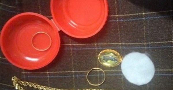 Bỏ quên gần nửa cây vàng trong túi áo gửi tặng người dân vùng lũ