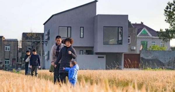 Đau đầu vì ngược xuôi nội ngoại, vợ chồng 8x táo bạo chi 5,5 tỷ đồng xây nhà 200m2 đón cả nhà sống chung: "Đây là tổ ấm thực sự”