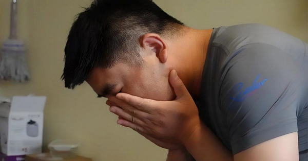 Phụ huynh Hà Nội bất lực kể: "Giờ con tôi không nghe bố, không nghe mẹ, chỉ tin yêu duy nhất... người này!"