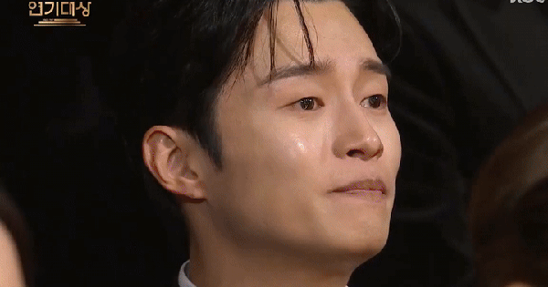 Lần cuối cùng “ông nội quốc dân” Lee Soon Jae xuất hiện trên sân khấu, cả dàn sao Hàn đều bật khóc xúc động