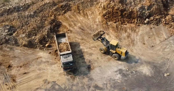 Lãnh đạo Hà Nội yêu cầu xử lý nghiêm đối tượng ‘bảo kê’ bãi cát, vật liệu