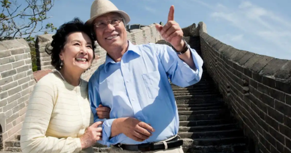 Lương hưu 30 triệu đồng, bà lão U60 ăn chơi hưởng thụ suốt 10 năm, gặp lại bạn cũ mới hối hận: "Tôi tính sai rồi"