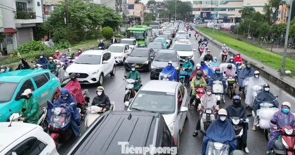 Ngày đầu cấm xe để sửa chữa cầu Long Biên: Ùn tắc kéo dài khắp cửa ngõ Hà Nội