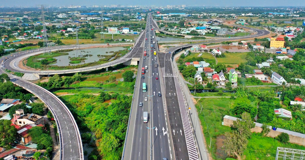 SCIC ước tính lợi nhuận gần 11.400 tỷ sau 10T2025, đã rót 7.770 tỷ cho Vietnam Airlines và 1.500 tỷ cho BIDV- Ảnh 1.