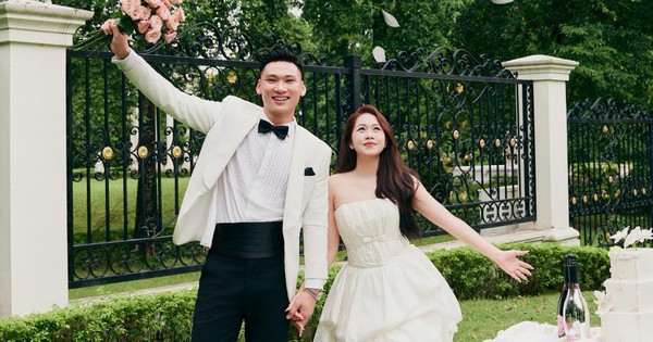 Thủ môn U23 Việt Nam cưới nữ tiếp viên hàng không