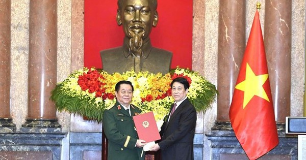 Chủ tịch nước trao quyết định thăng quân hàm 1 Đại tướng, 2 Thượng tướng, bổ nhiệm Chủ nhiệm Tổng cục Chính trị