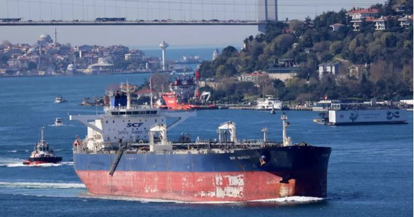 Trước thời hạn trừng phạt của Mỹ, một quốc gia vẫn ùn ùn nhập khẩu dầu Nga, mua hơn 1,7 triệu thùng dầu trong tháng 10