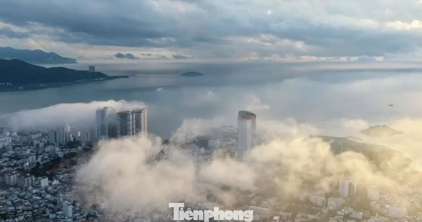 Lý do sương mù dày đặc phủ kín phố biển Nha Trang