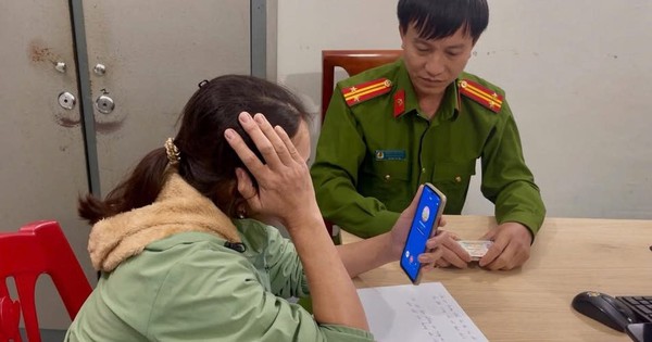 Người phụ nữ 46 tuổi chuẩn bị chuyển khoản 200 triệu đồng vào tài khoản của chính mình: Trưởng công an xã mời lên trụ sở làm việc gấp