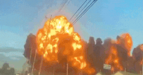 Mỹ: Máy bay bốc cháy rồi nổ tung khi cất cánh