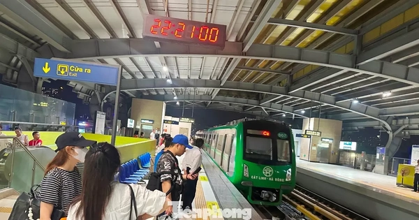 Từ 18/11 khách đi tàu điện Cát Linh - Hà Đông sẽ sử dụng vé 'một chạm'