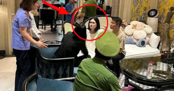 Đoàn Di Băng mếu máo, nắm chặt tay Nguyễn Quốc Vũ khi công an khám nhà, bắt tạm giam