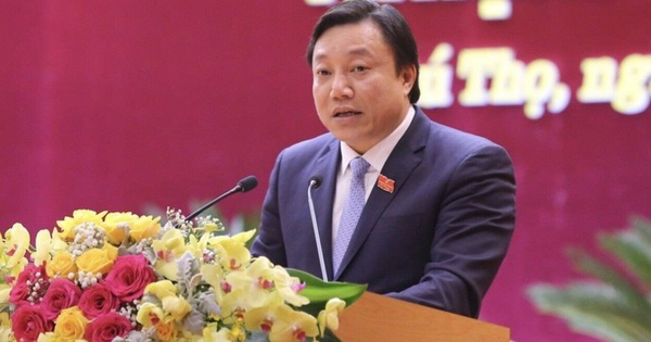 1 Phó Chủ tịch UBND tỉnh vừa nhận chức danh Giáo sư ngành y: Sở hữu cả bằng Thạc sĩ kinh tế, đến bằng ngôn ngữ Anh, đã được trao Huân chương Lao động