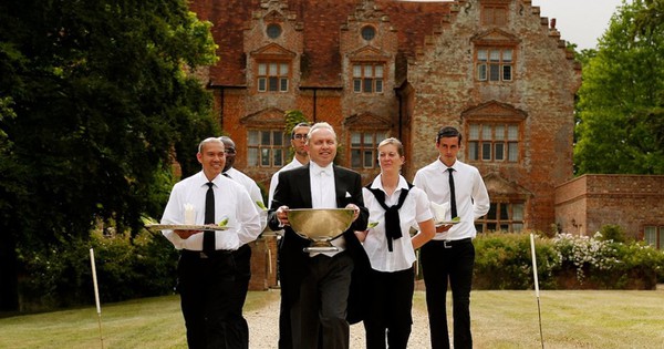 Giúp việc của giới siêu giàu - Nghề rủi ro nhất thế giới: Một cú trượt tay có thể thổi bay 75.000 USD, thần kinh không vững không thể trụ được!