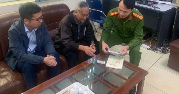 Cụ ông 70 tuổi gửi tiết kiệm 300 triệu đồng ở VietinBank, khi đến rút, nhân viên ngân hàng lập tức báo công an xã vào cuộc