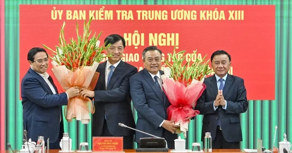 Bàn giao công tác của Chủ nhiệm Ủy ban Kiểm tra Trung ương