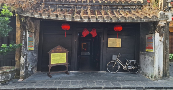 Ngôi nhà Hội An được hỏi nhiều nhất hiện nay: Hơn 100 tuổi, có người "sốc" với dòng chữ ghi trên cột nhà