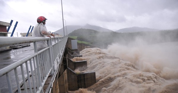 Sau trận xả lũ, TGĐ Thuỷ điện Sông Ba Hạ nghỉ phép và làm việc với cơ quan chức năng