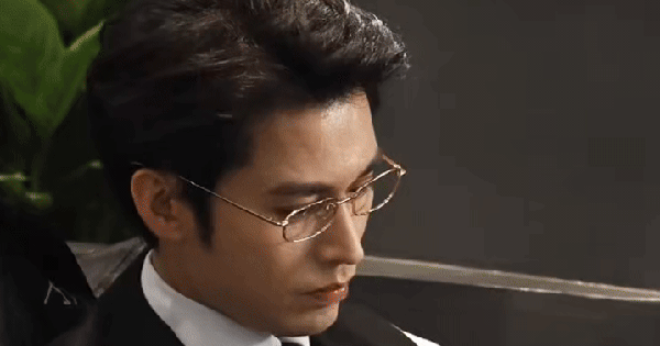 Hé lộ gia cảnh thật của 1 