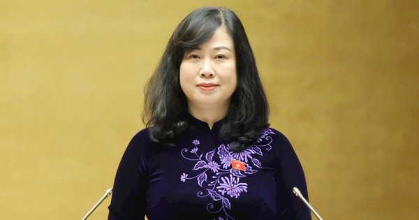 Phụ nữ sinh đủ 2 con được hỗ trợ tiền, nghỉ tha...