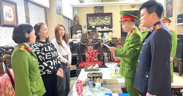 VIDEO: Công an khởi tố, bắt vợ chồng chủ tiệm vàng nổi tiếng ở Thanh Hóa