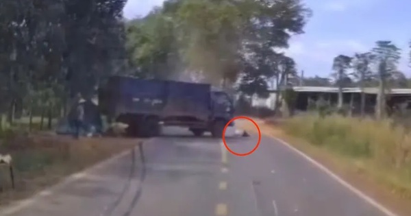 Điều bất thường từ camera vụ xe tải đâm người đi bộ, dừng 3 giây rồi cán qua người nạn nhân
