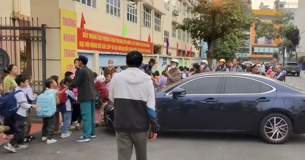 Vụ hiệu trưởng đỗ Lexus chắn cổng trường ở Quảng Ninh: Lãnh đạo phường Hạ Long nói gì?