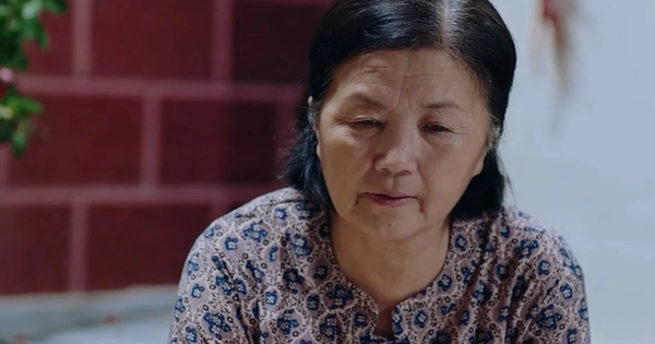 Bà giúp việc xin nghỉ đột ngột, trước khi đi chỉ nói đúng 1 câu: Người con dâu lập tức có cảnh giác với bố chồng