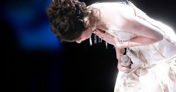 Nhìn mỹ nhân này cúi chào mà ngỡ mộng cảnh ngàn năm: Người đẹp làm gì cũng đẹp, đóng phim nào nghiện nặng phim đó