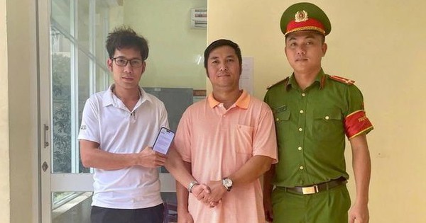 Tài khoản bất ngờ nhận 330 triệu "từ trên trời rơi xuống", người đàn ông lập tức báo công an