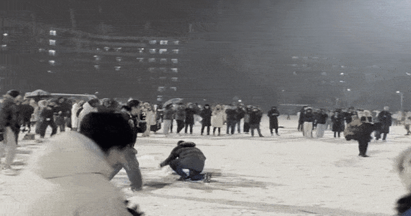 Cảnh tượng về đêm ở một trường đại học Bắc Kinh, nhiều người tò mò nhận xét: 