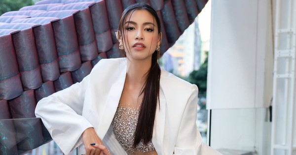 Hoa hậu xấu nhất lịch sử showbiz lột xác gây choáng: Body “bỏng mắt” đến từng centimet ở tuổi 31, tiền tiêu không phải nghĩ