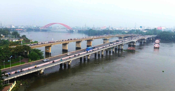 Nhìn cầu nặng 11.000 tấn rung chuyển trên mặt nước, 100 người Việt Nam hò reo vì thành công lớn, thành công làm chủ công nghệ phức tạp 