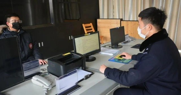 Vừa nhận 4 giao dịch chuyển khoản 48 triệu đồng, 2 phút sau tài khoản bị phong tỏa, người đàn ông phải báo công an