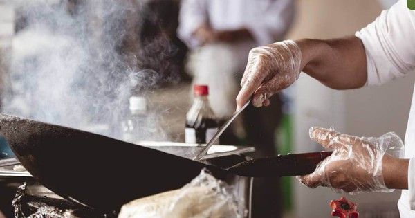 Một người nấu ăn, cả nhà ung thư? 5 thói quen trong nhà bếp đầu độc sức khỏe, cái đầu tiên hầu như ai cũng mắc